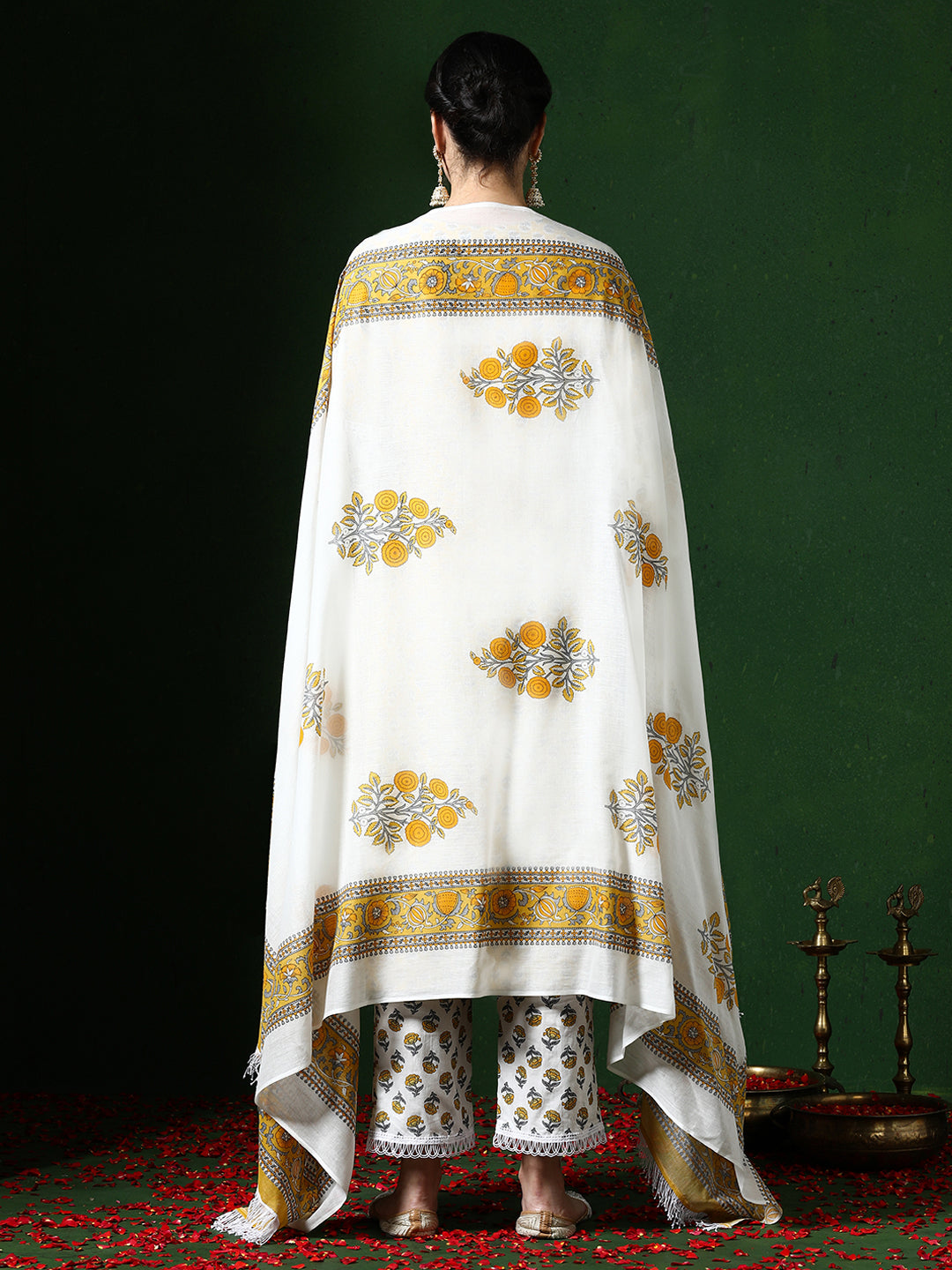 Floral Embroidered Straight Pure Cotton Kurta & Trousers Sets