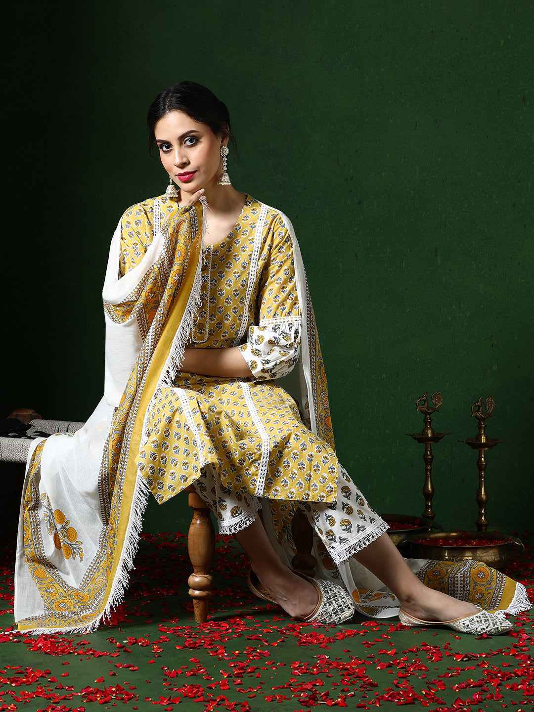 Floral Embroidered Straight Pure Cotton Kurta & Trousers Sets