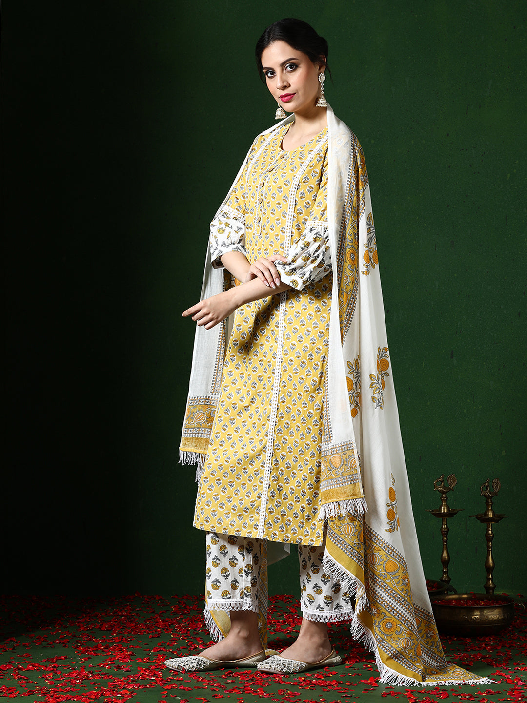 Floral Embroidered Straight Pure Cotton Kurta & Trousers Sets