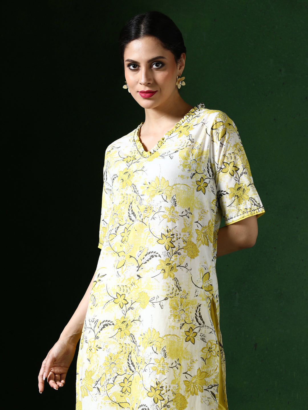 Floral Embroidered Straight Pure Cotton Kurta & Trousers Sets
