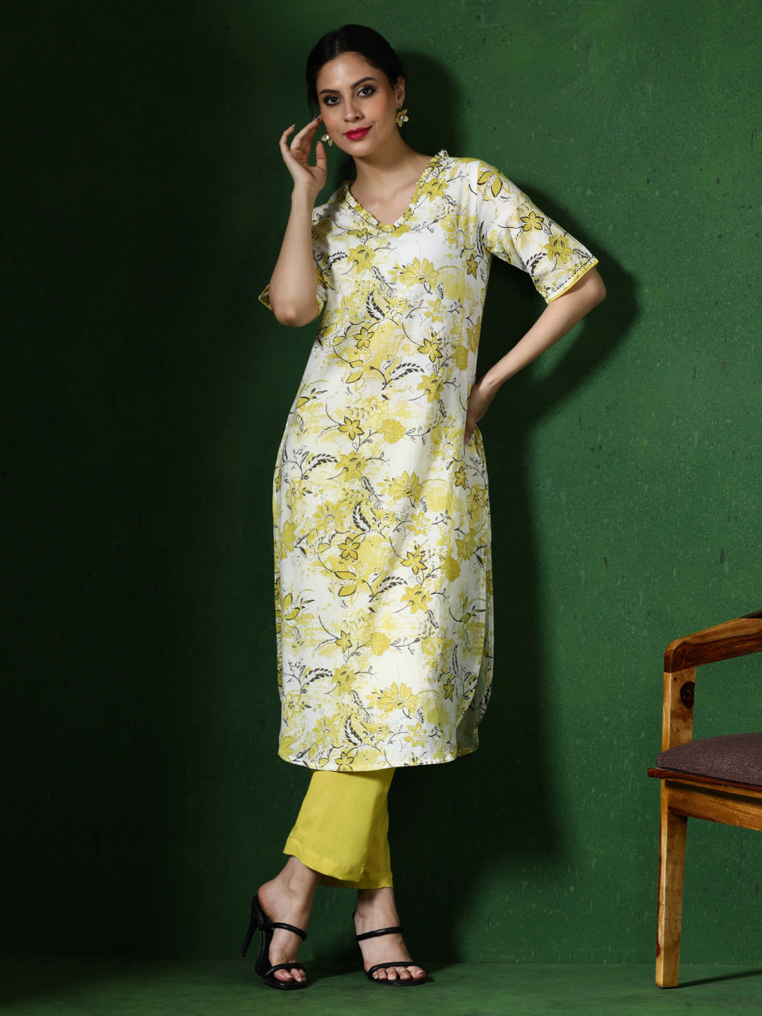 Floral Embroidered Straight Pure Cotton Kurta & Trousers Sets