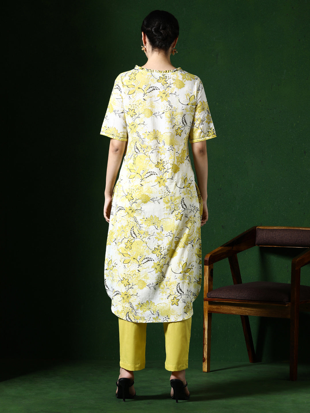 Floral Embroidered Straight Pure Cotton Kurta & Trousers Sets