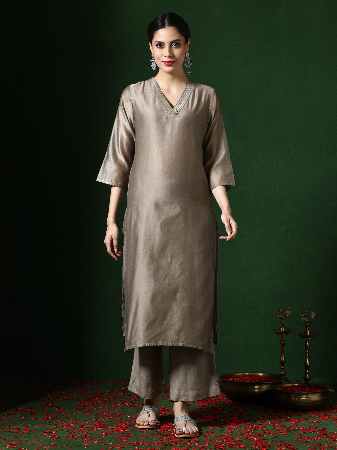 Solid Embroidered Straight Chanderi Silk Kurta