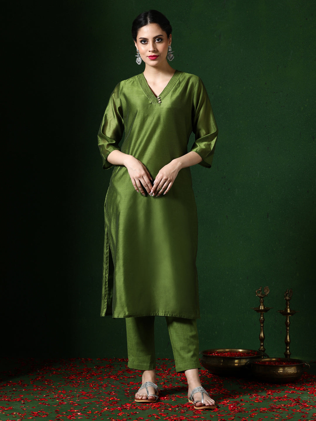 Solid Embroidered Straight Chanderi Silk Kurta
