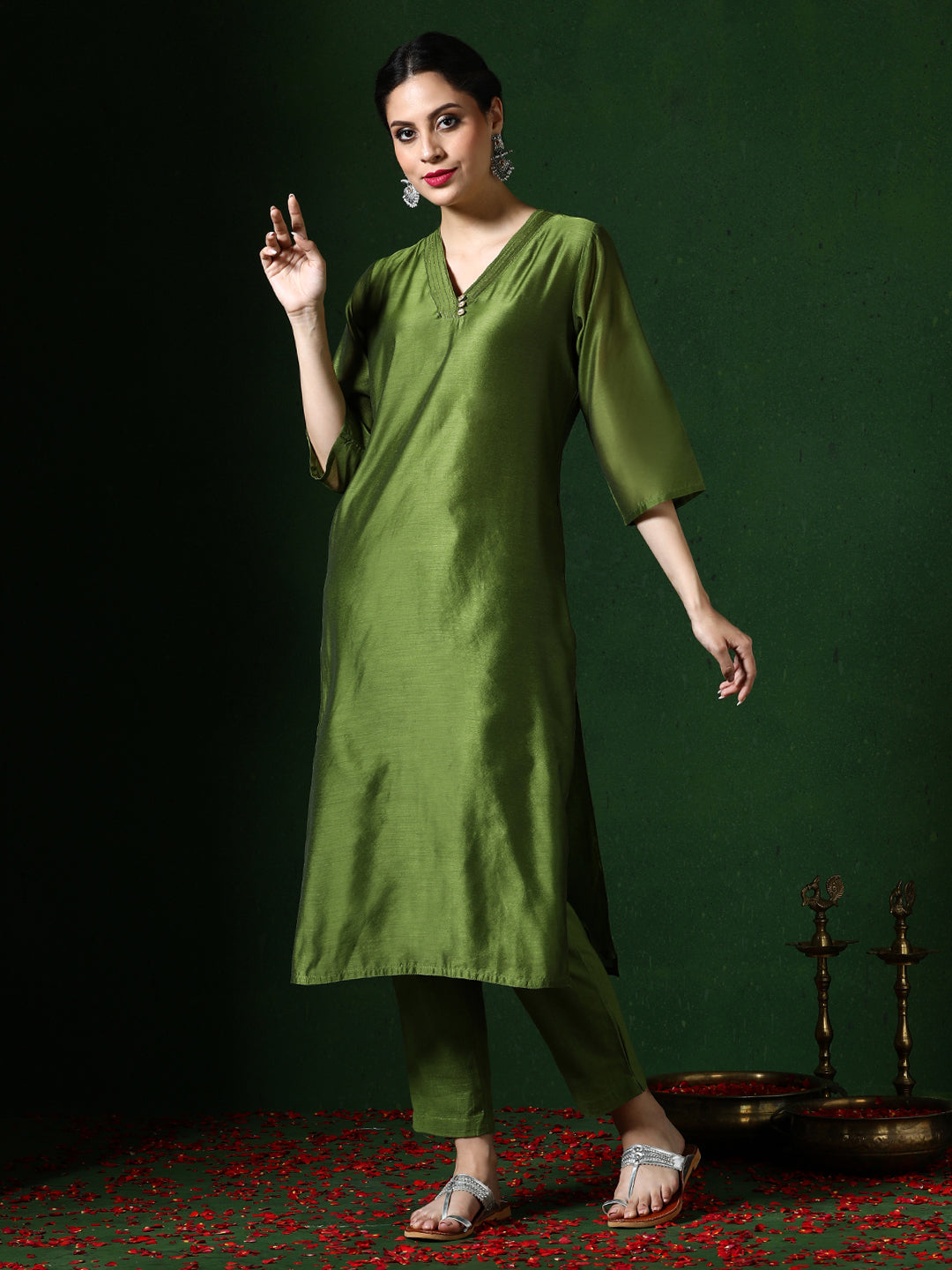 Solid Embroidered Straight Chanderi Silk Kurta
