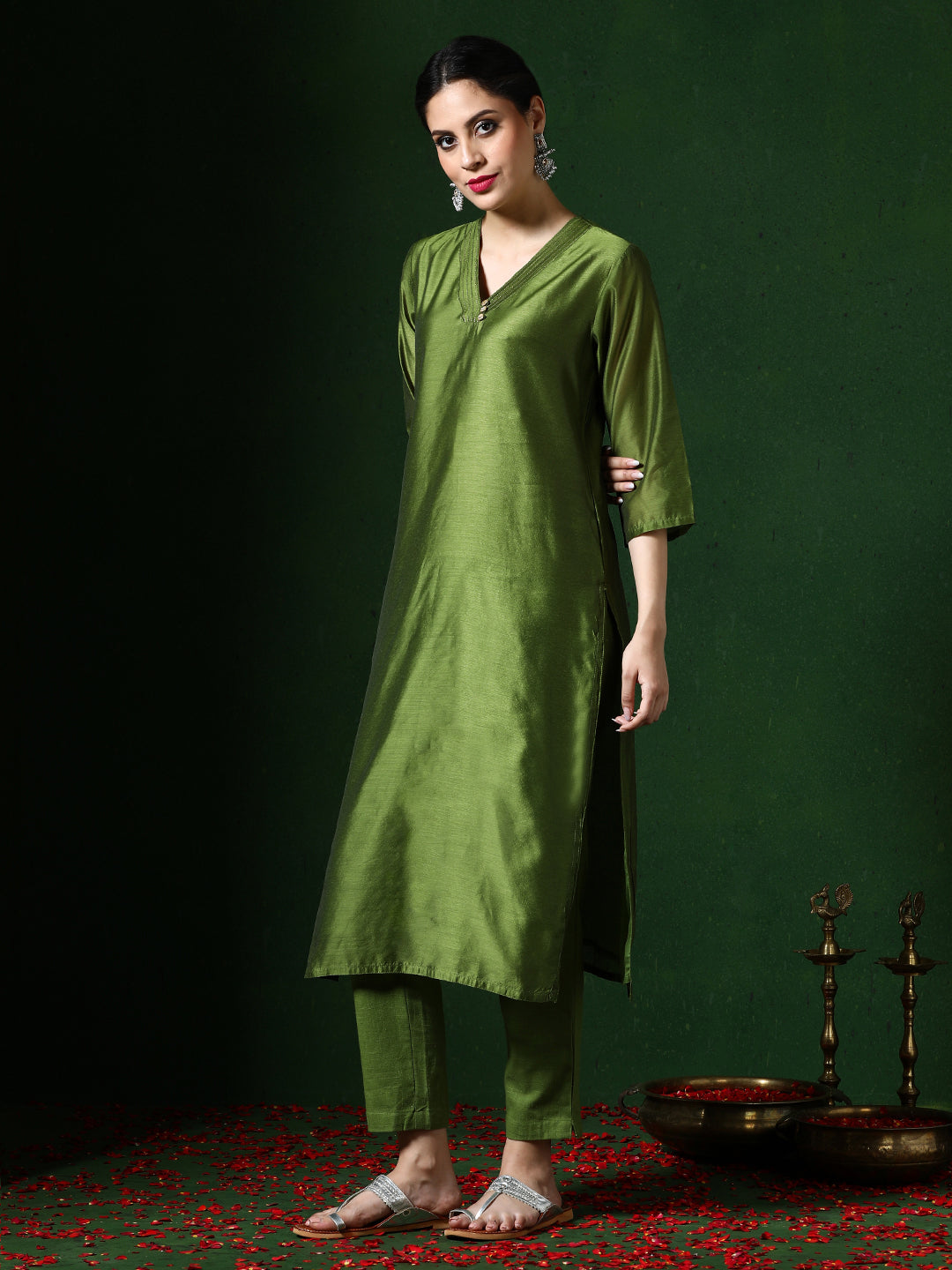 Solid Embroidered Straight Chanderi Silk Kurta