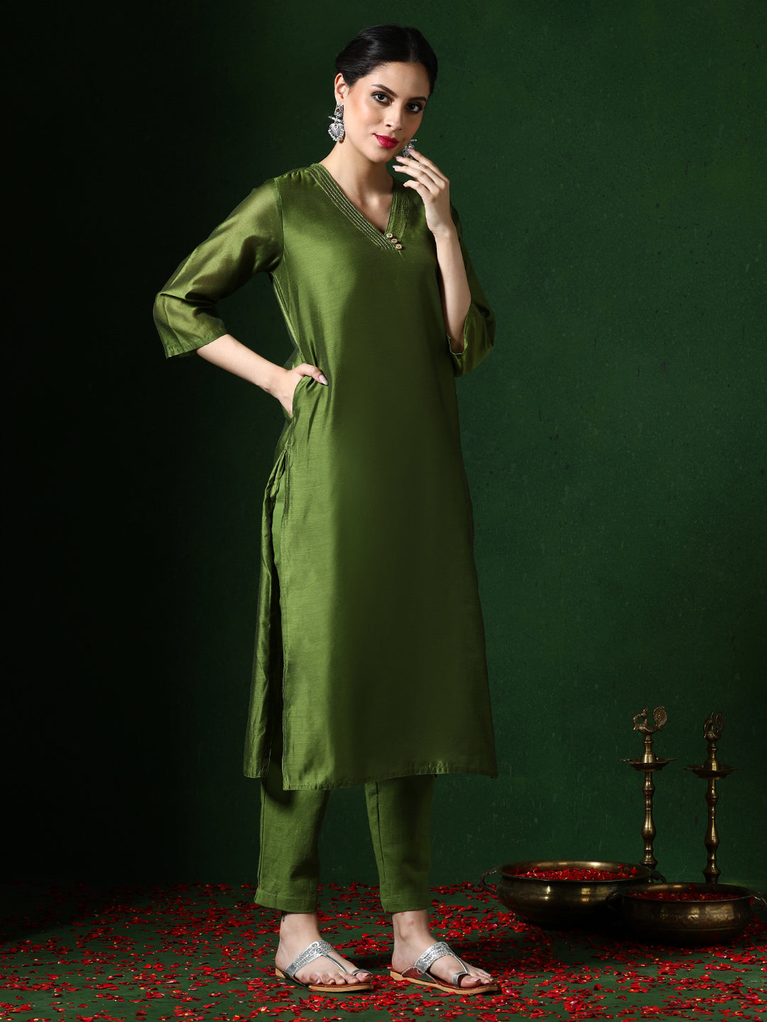 Solid Embroidered Straight Chanderi Silk Kurta