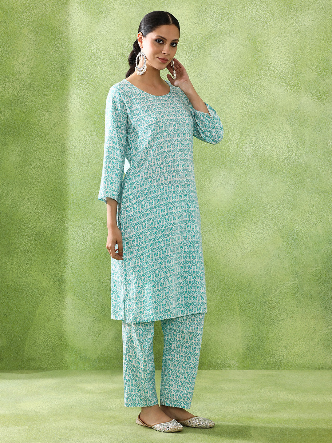 Floral Printed Straight Kurta & Trousers Sets