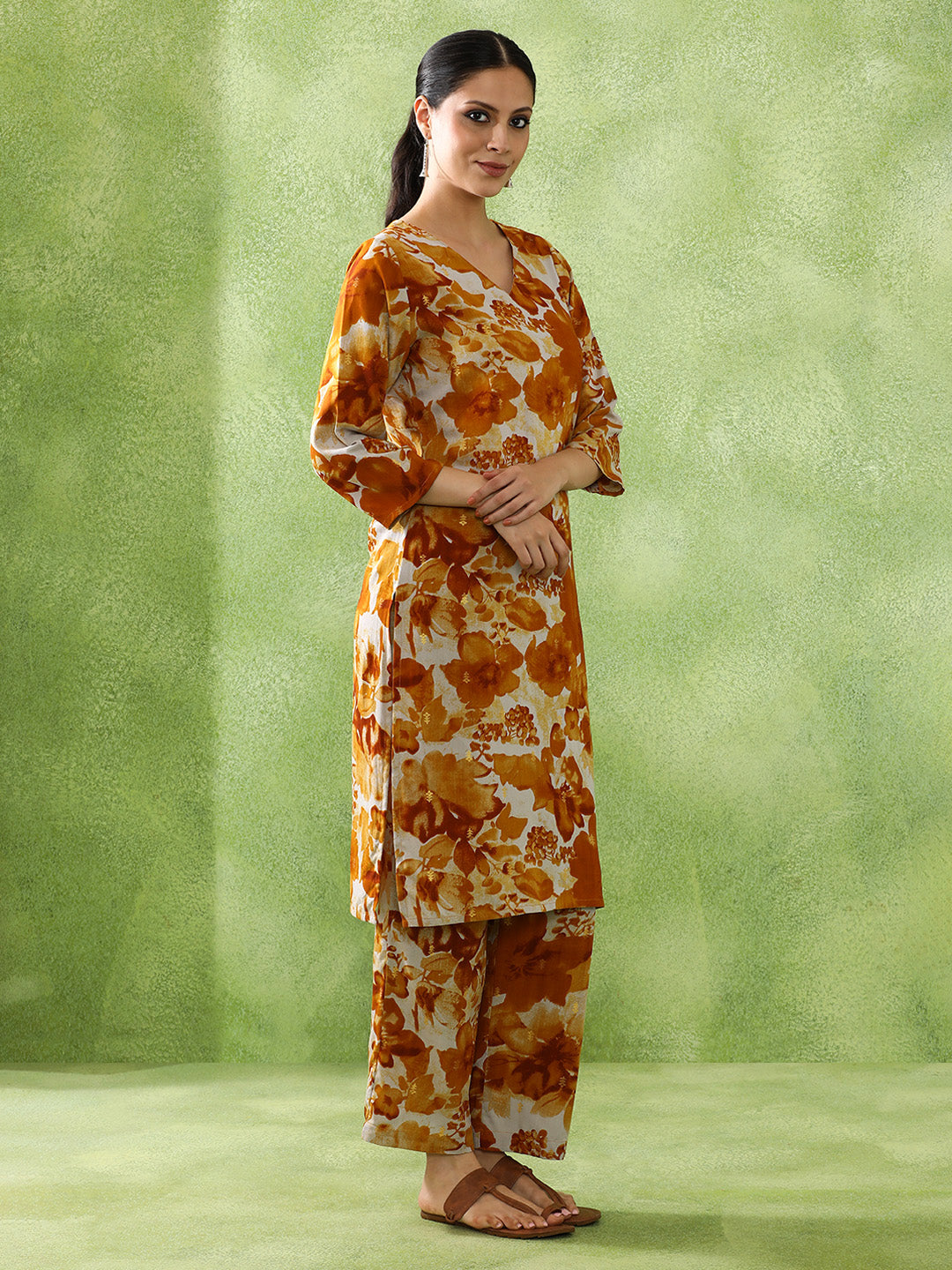 Floral Printed Straight Kurta & Trousers Sets