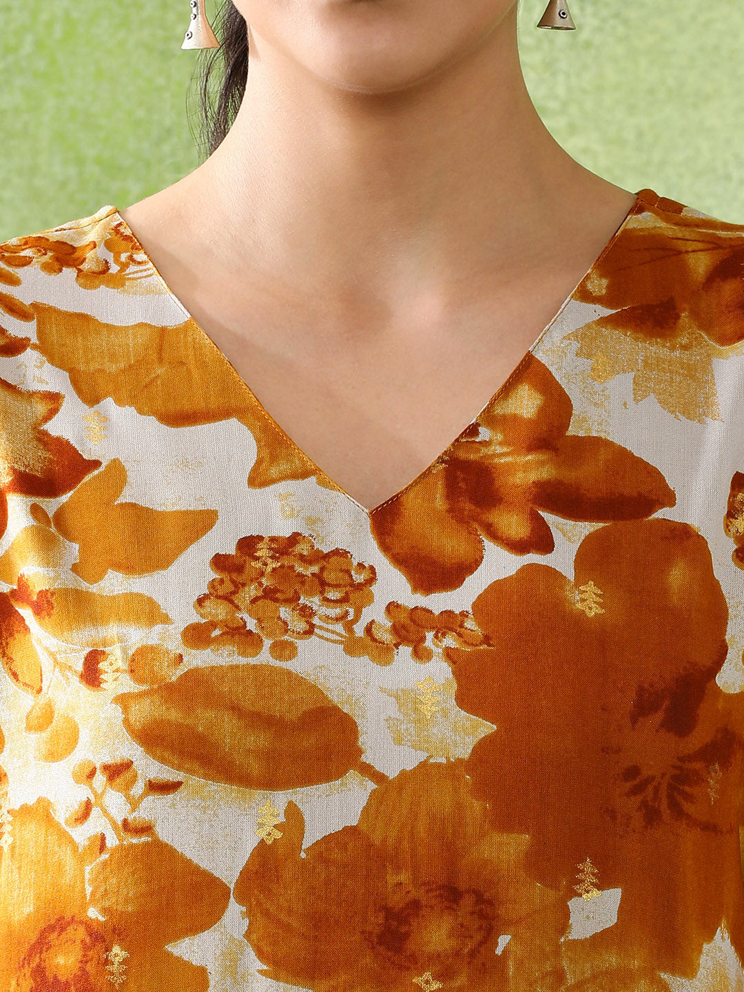 Floral Printed Straight Kurta & Trousers Sets