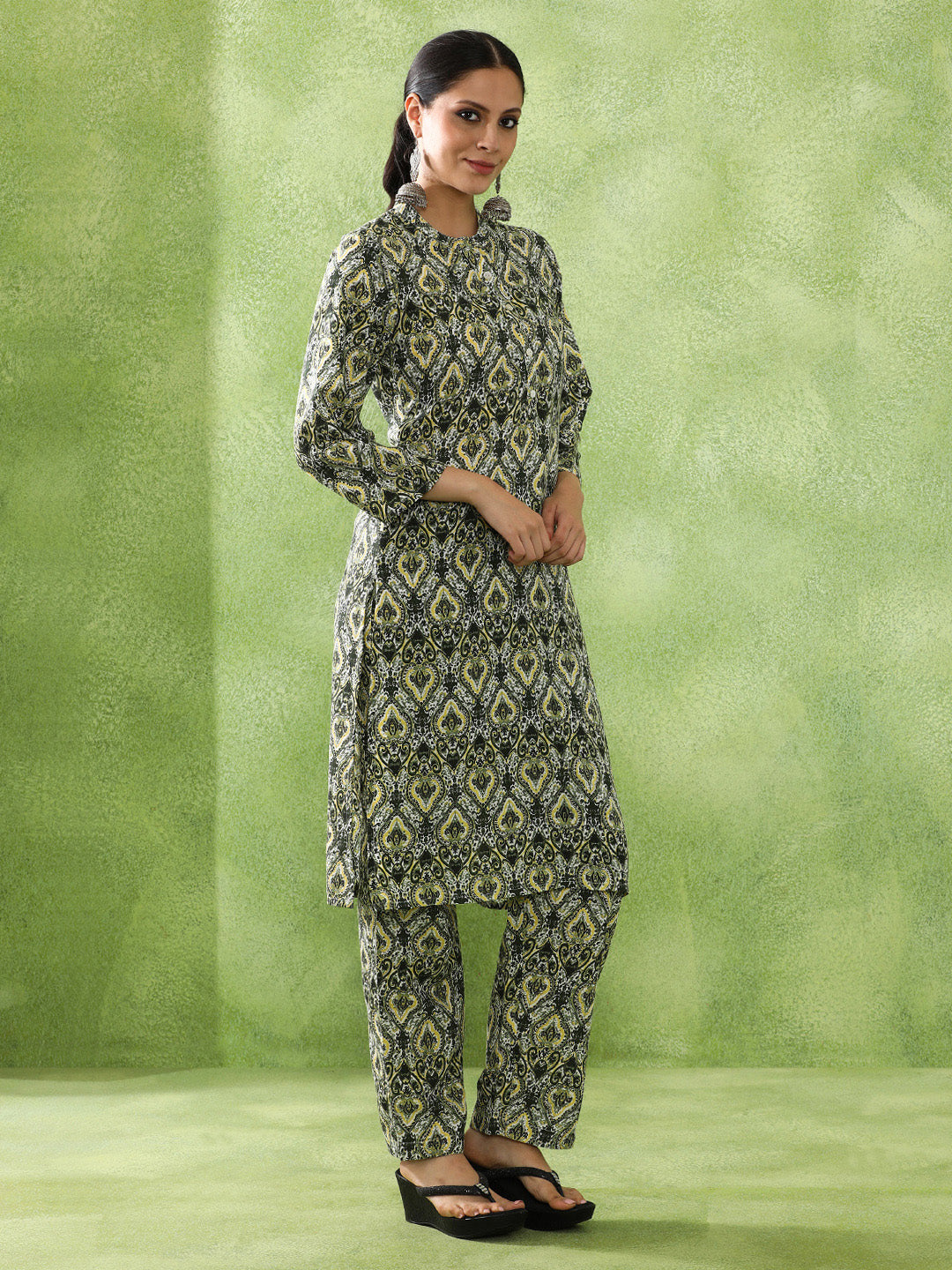 Floral Printed Straight Kurta & Trousers Sets