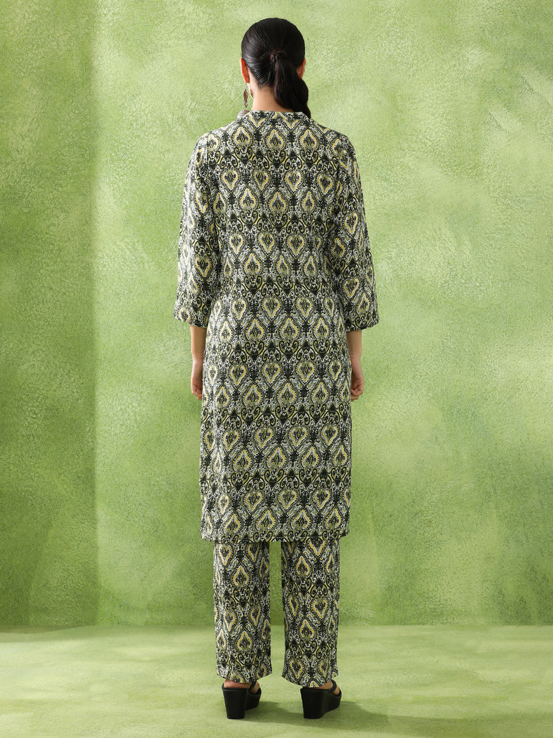 Floral Printed Straight Kurta & Trousers Sets