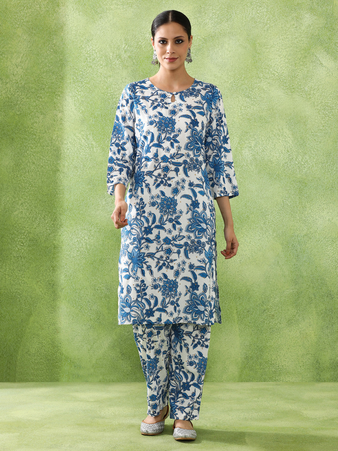 Floral Printed Straight Kurta & Trousers Sets