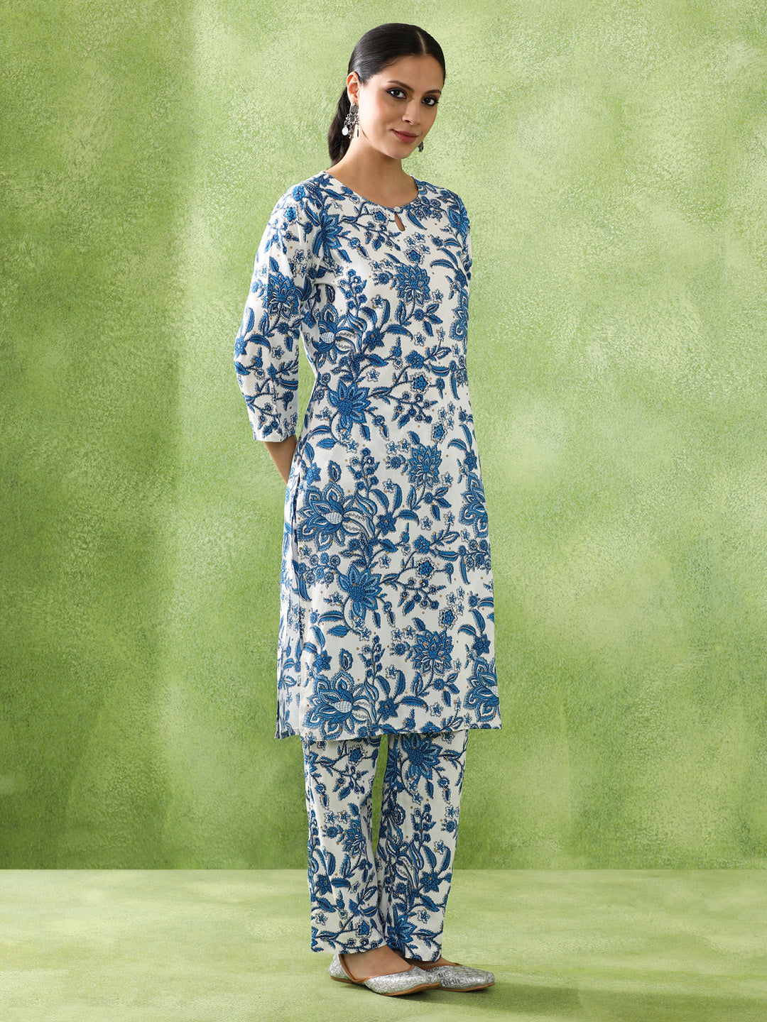 Floral Printed Straight Kurta & Trousers Sets