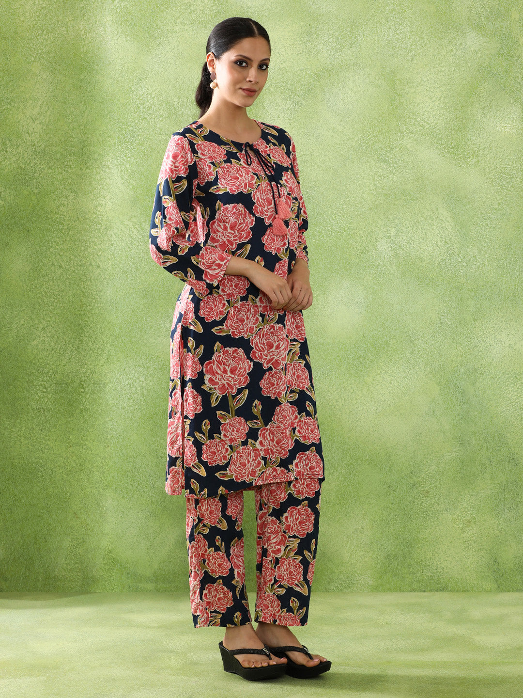 Floral Printed Straight Kurta & Trousers Sets