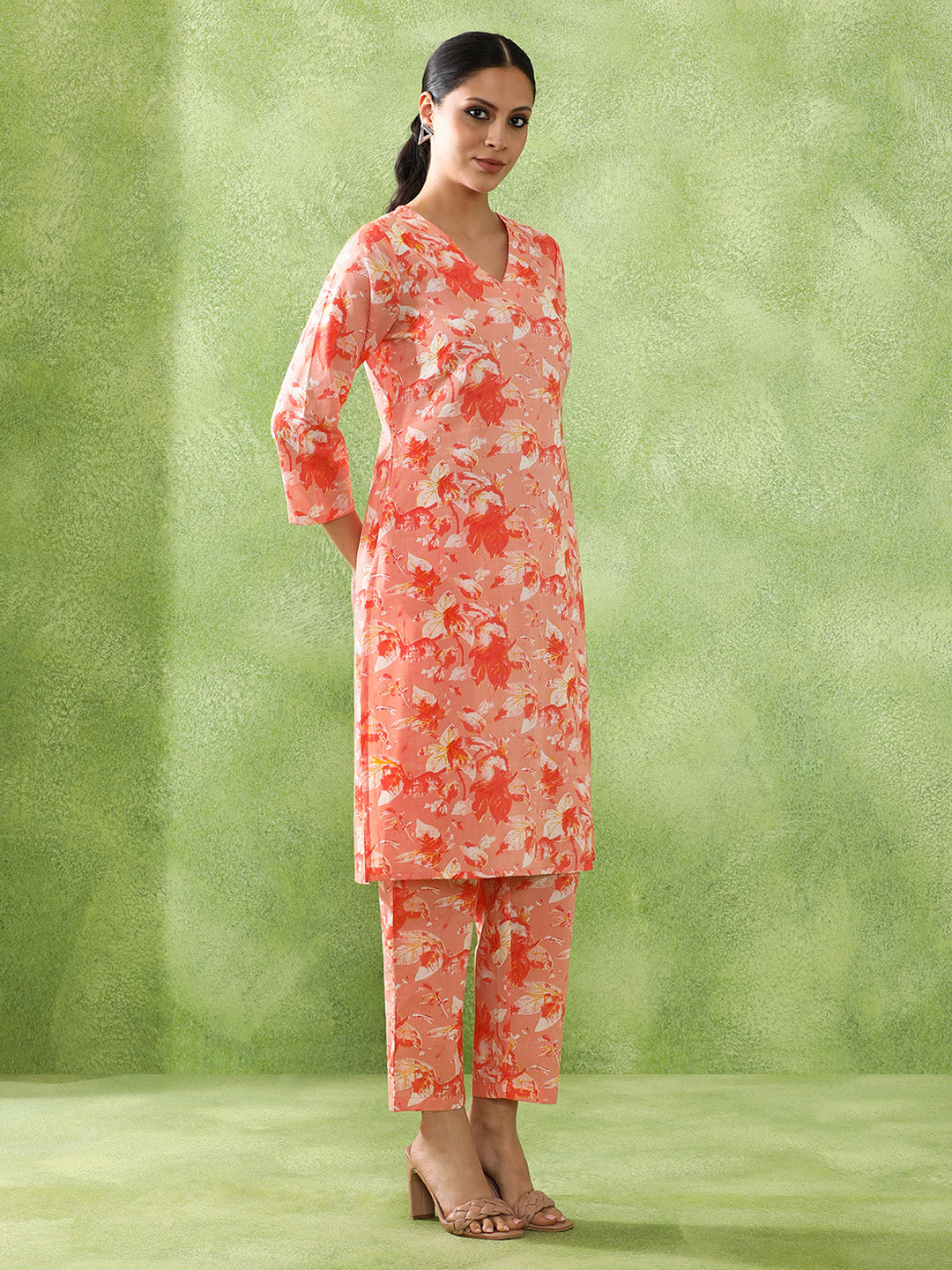 Floral Printed Straight Kurta & Trousers Sets