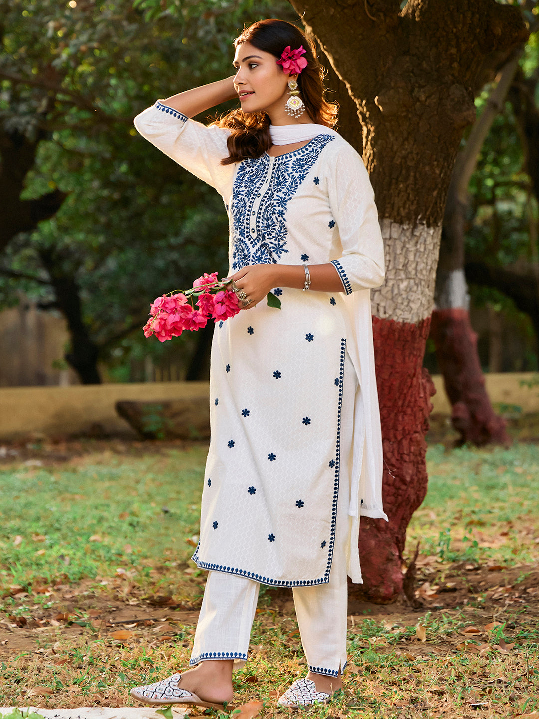 Embroidered Straight Pure Cotton Kurta & Trousers Sets
