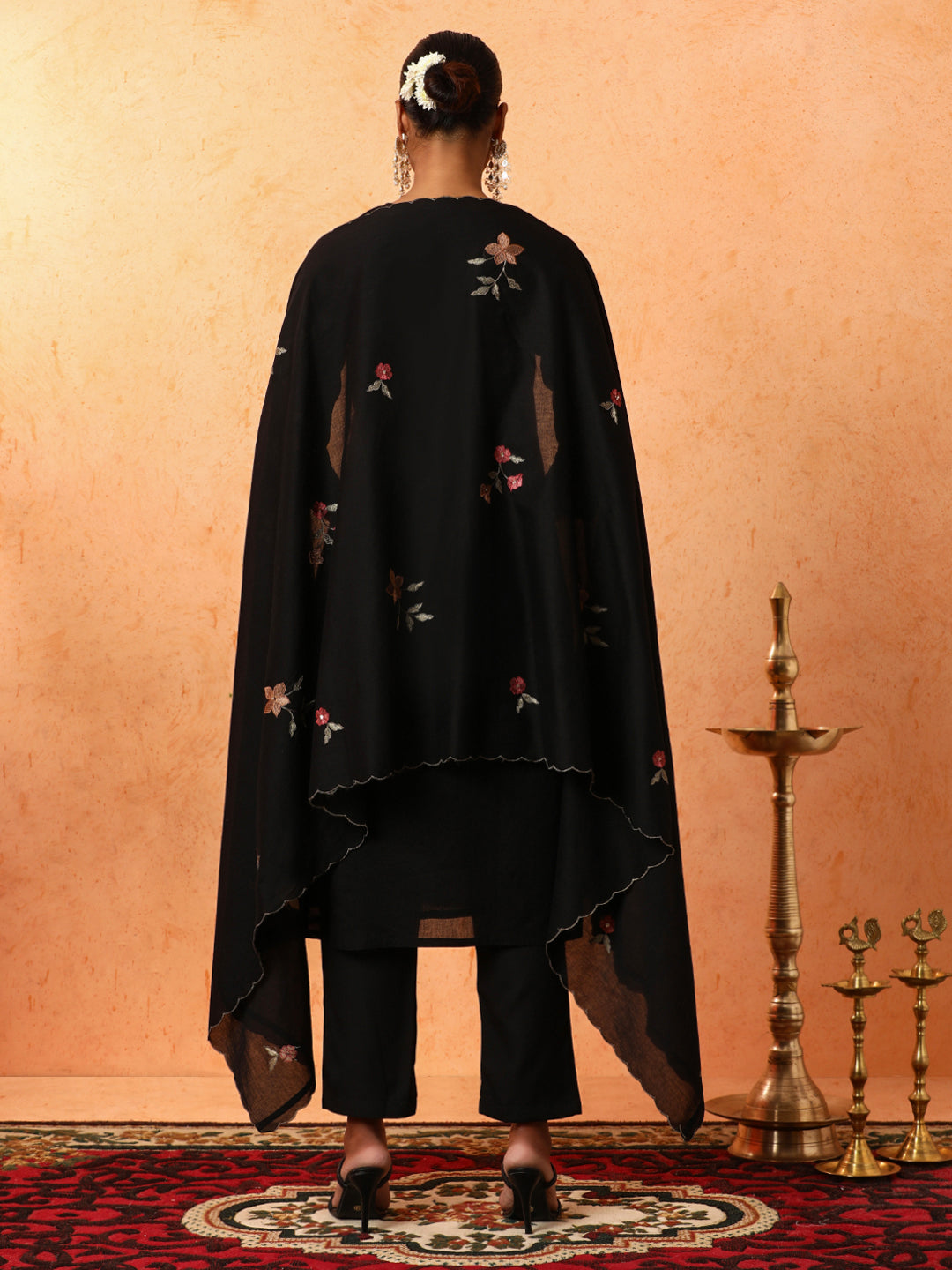 Floral Embroidered Straight Pure Cotton Kurta & Trousers Sets