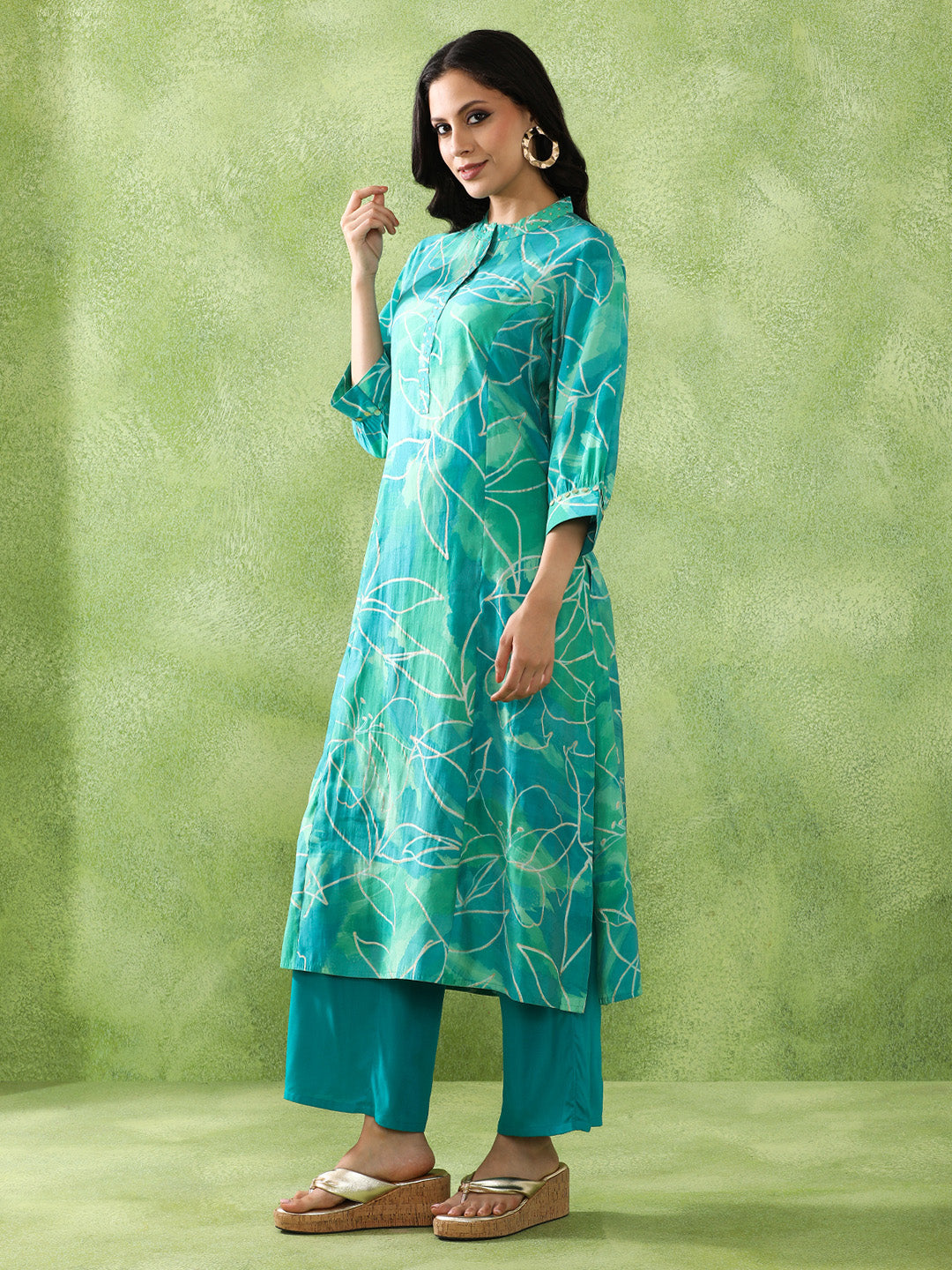 Floral Embroidered Straight Cotton Blend Kurta