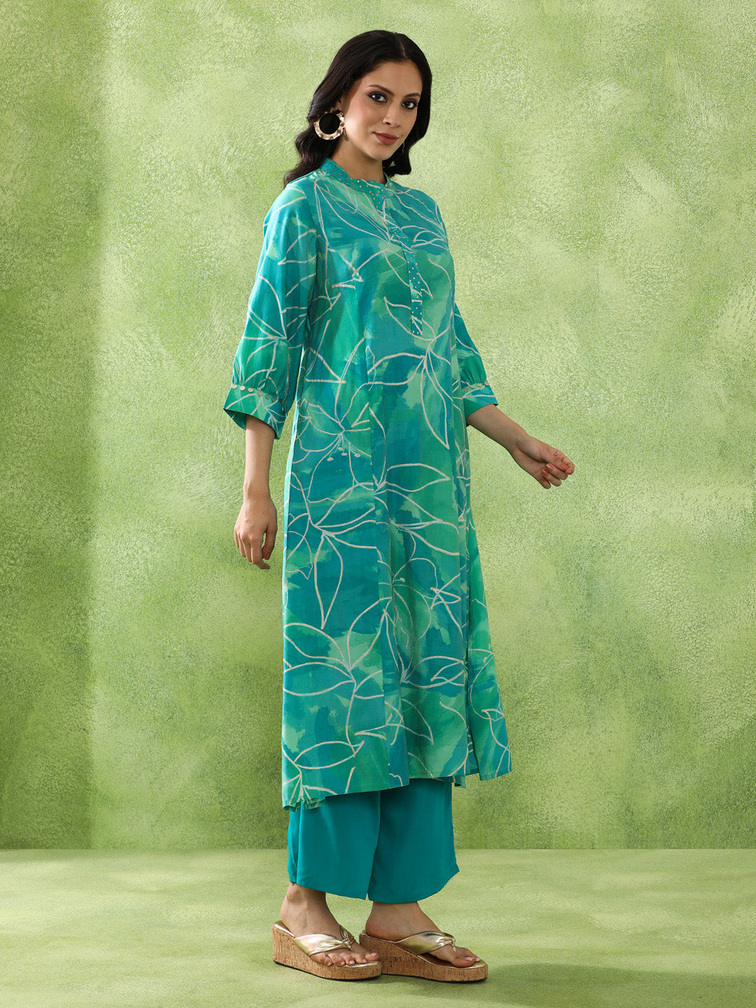 Floral Embroidered Straight Cotton Blend Kurta