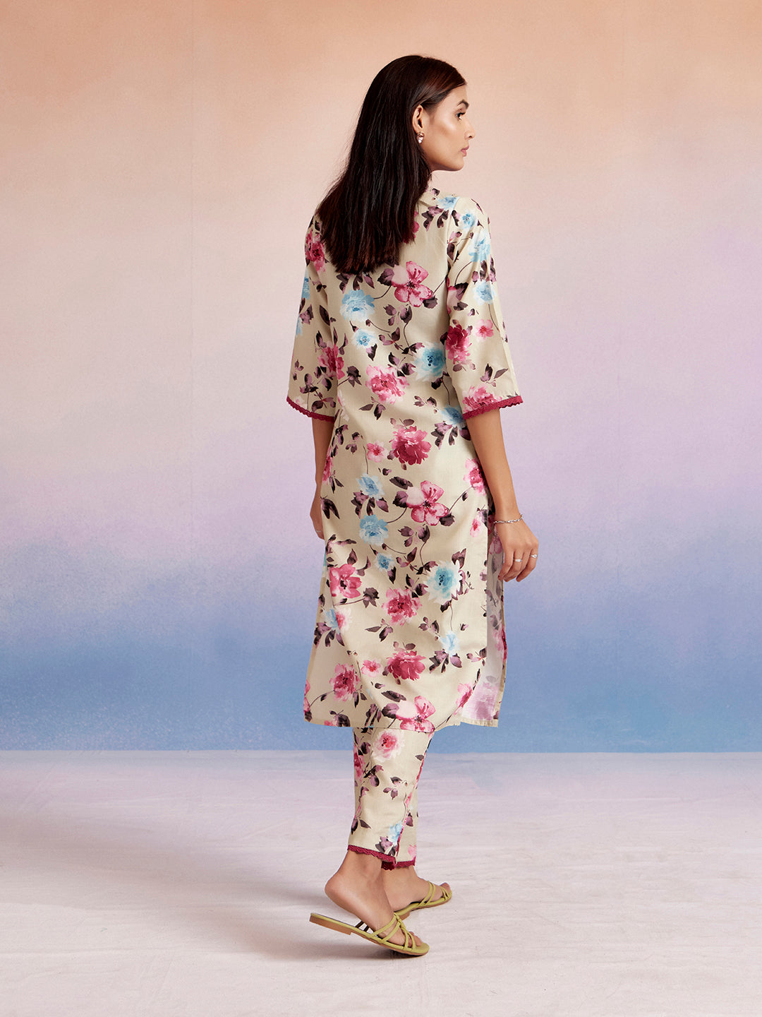FLORAL STRAIGHT KURTA WITH PANT