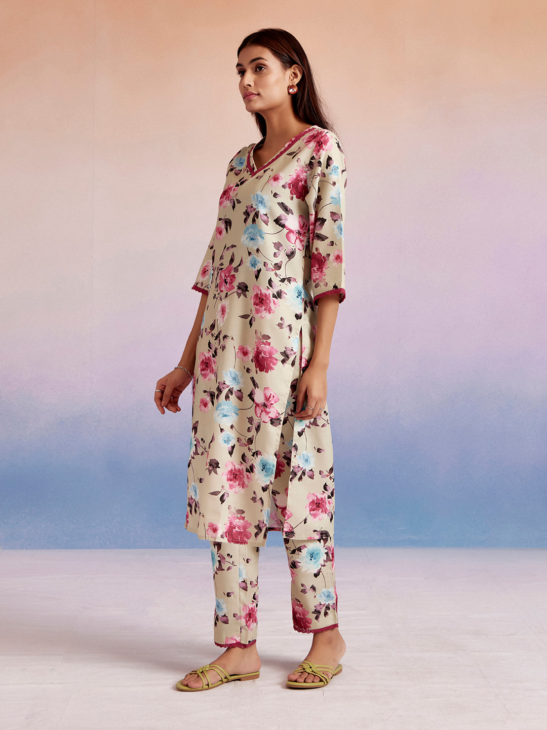FLORAL STRAIGHT KURTA WITH PANT