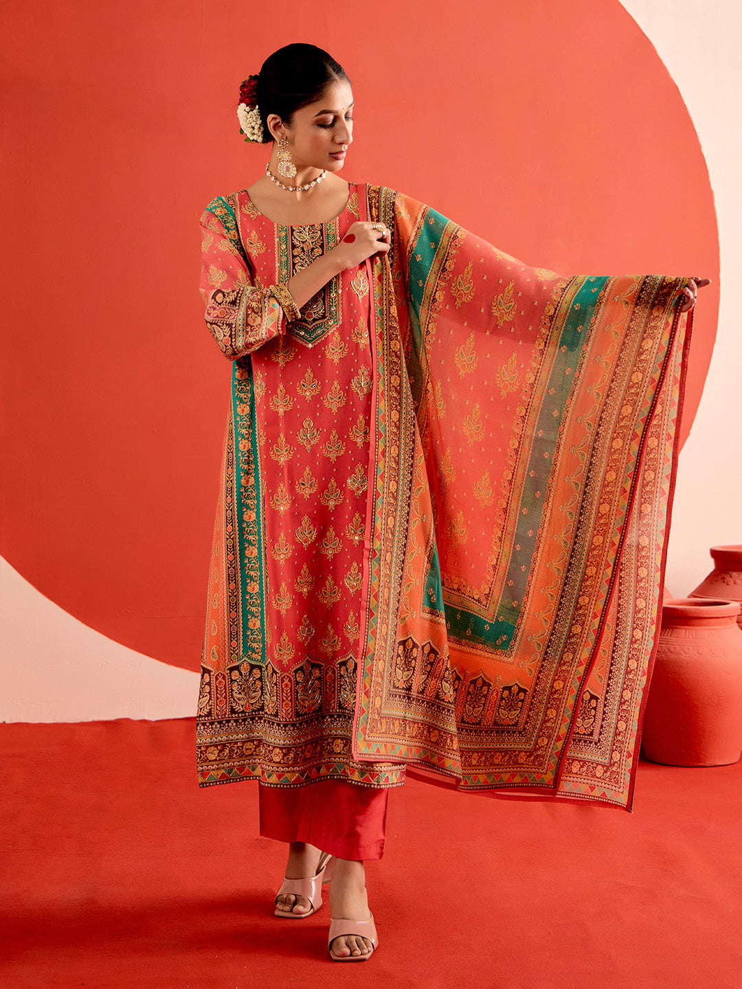 Ethnic Motifs Embroidered Straight Cotton Blend Kurta & Trousers Sets