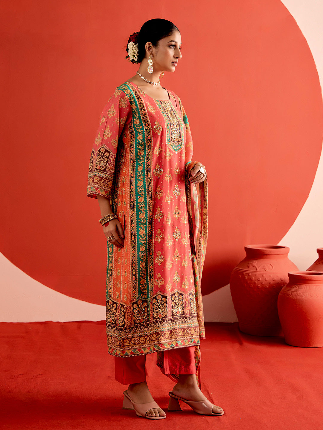 Ethnic Motifs Embroidered Straight Cotton Blend Kurta & Trousers Sets