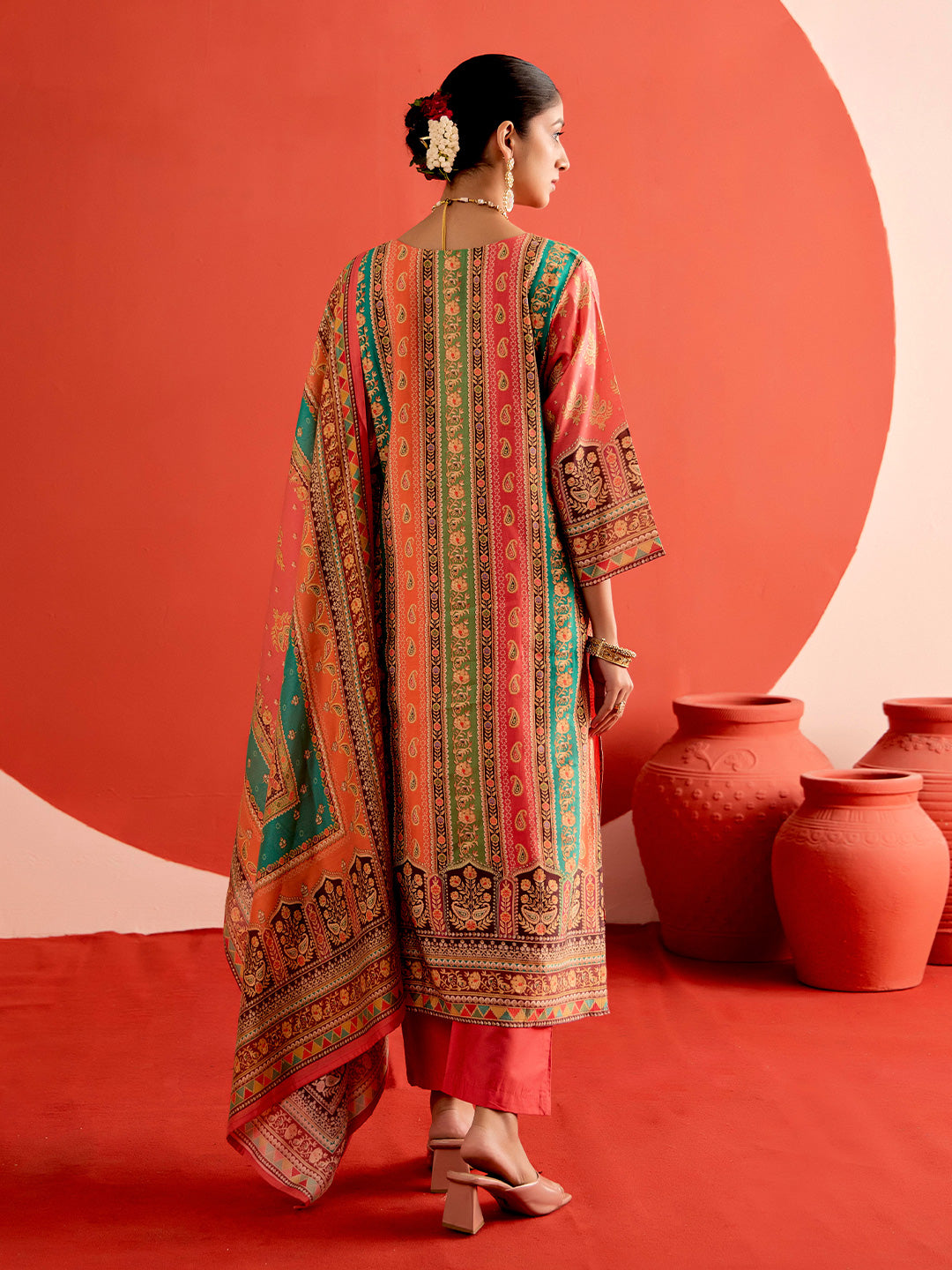 Ethnic Motifs Embroidered Straight Cotton Blend Kurta & Trousers Sets