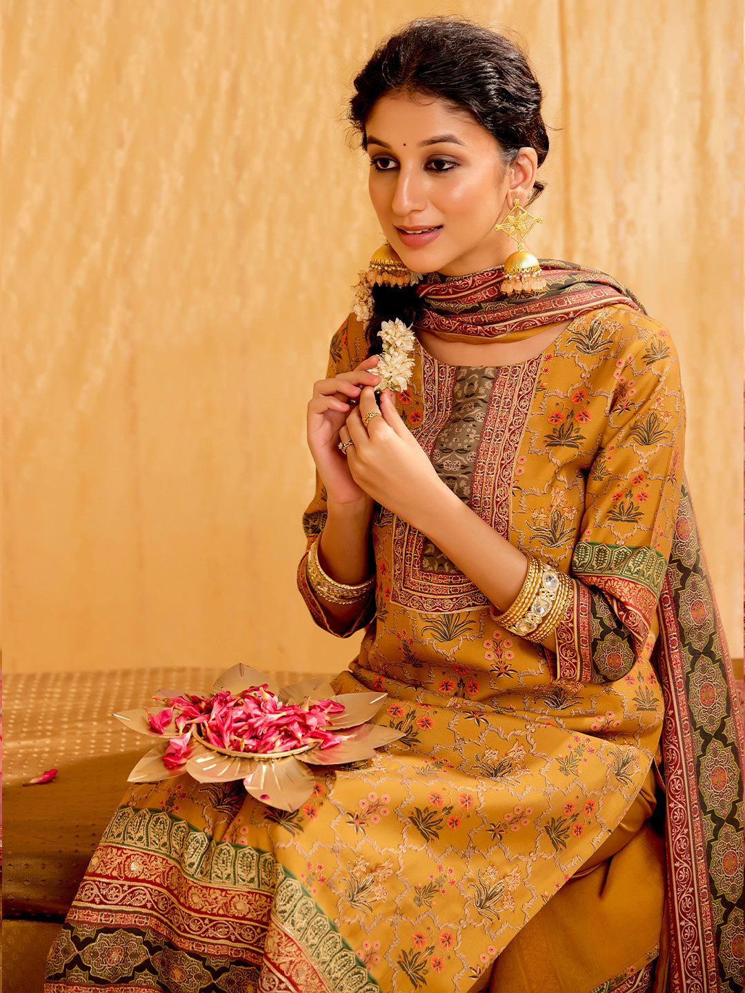 Ethnic Motifs Embroidered Straight Cotton Blend Kurta & Trousers Sets