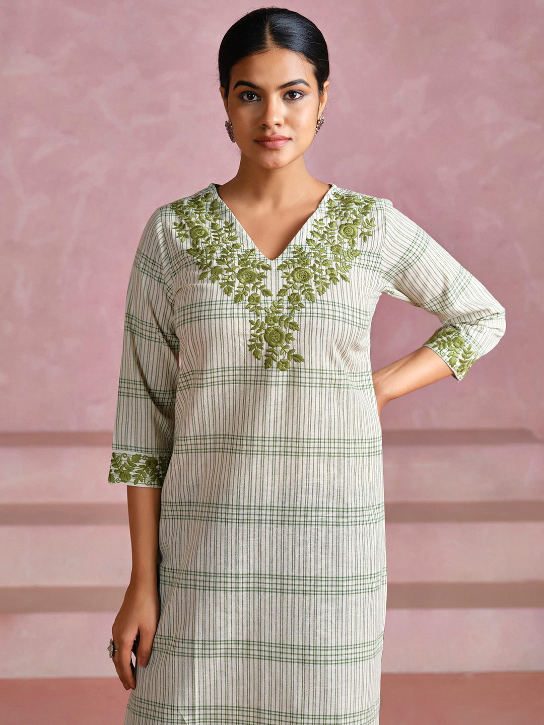 Thread Embroidered Cotton Straight Kurta