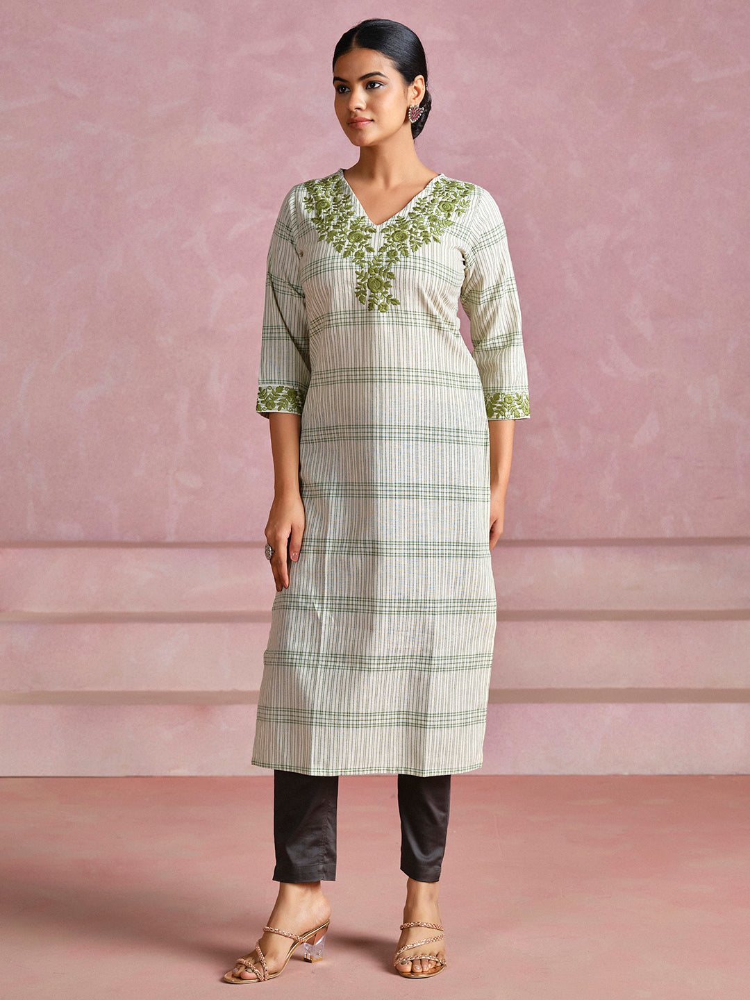 Thread Embroidered Cotton Straight Kurta