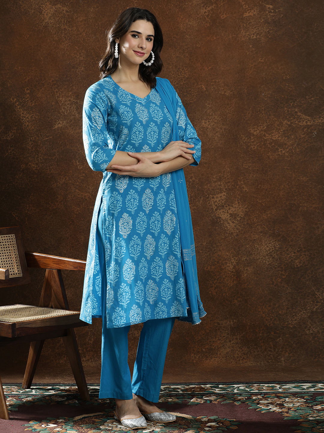 Floral Embroidered Straight Pure Cotton Kurta & Trousers Sets