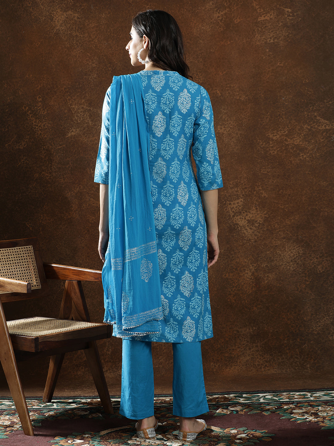 Floral Embroidered Straight Pure Cotton Kurta & Trousers Sets