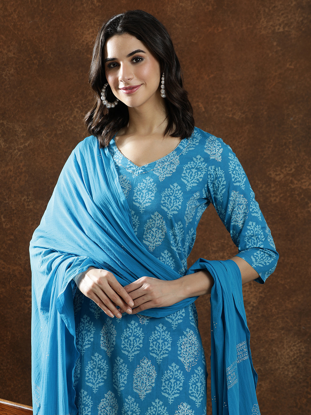 Floral Embroidered Straight Pure Cotton Kurta & Trousers Sets