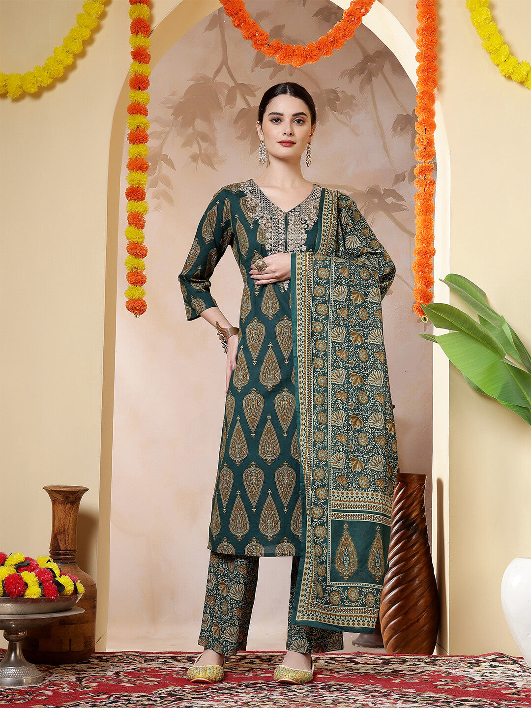 Floral Embroidered Straight Pure Cotton Kurta & Trousers Sets