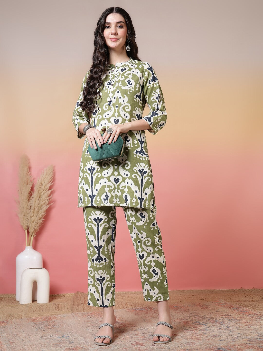 Floral Printed Straight Kurta & Trousers Sets