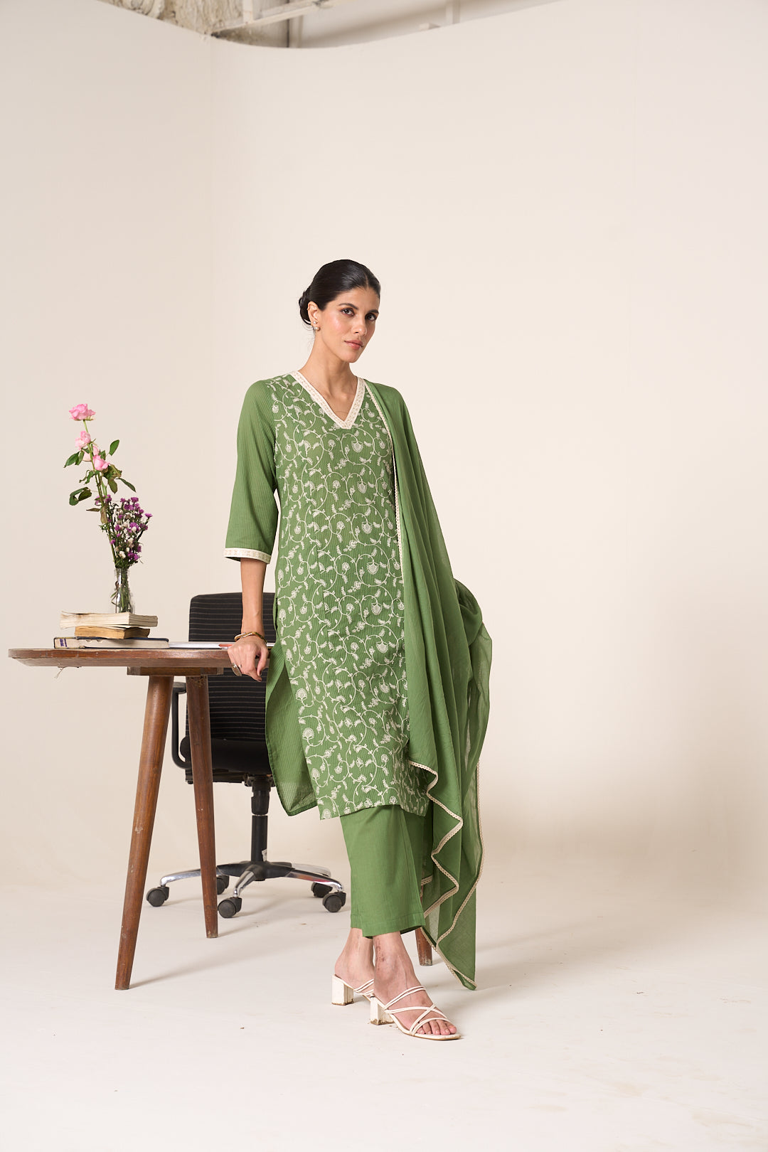 Floral Embroidered Straight Pure Cotton Kurta & Trousers Sets