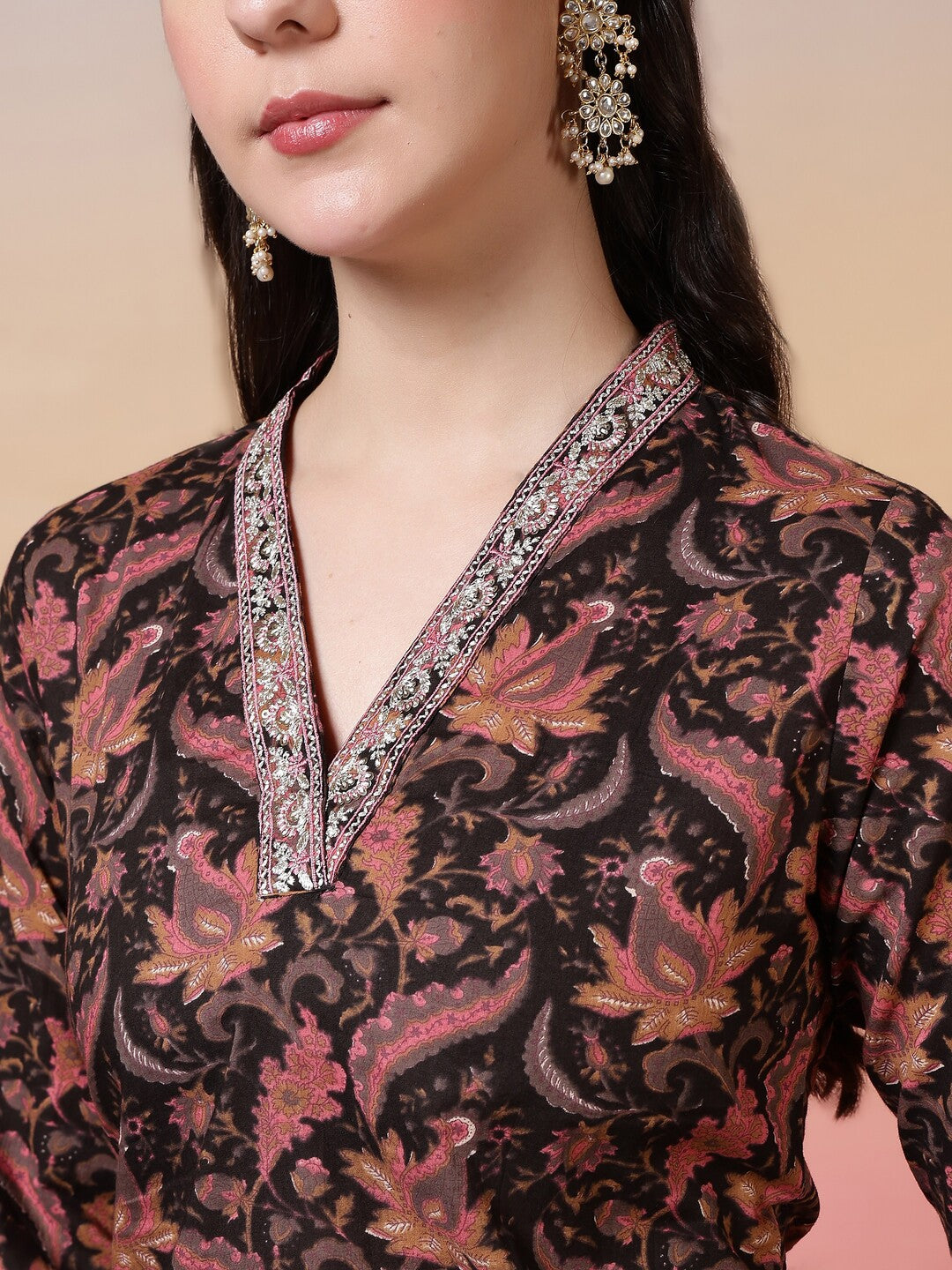 Floral Embroidered Straight Pure Cotton Kurta & Trousers Sets