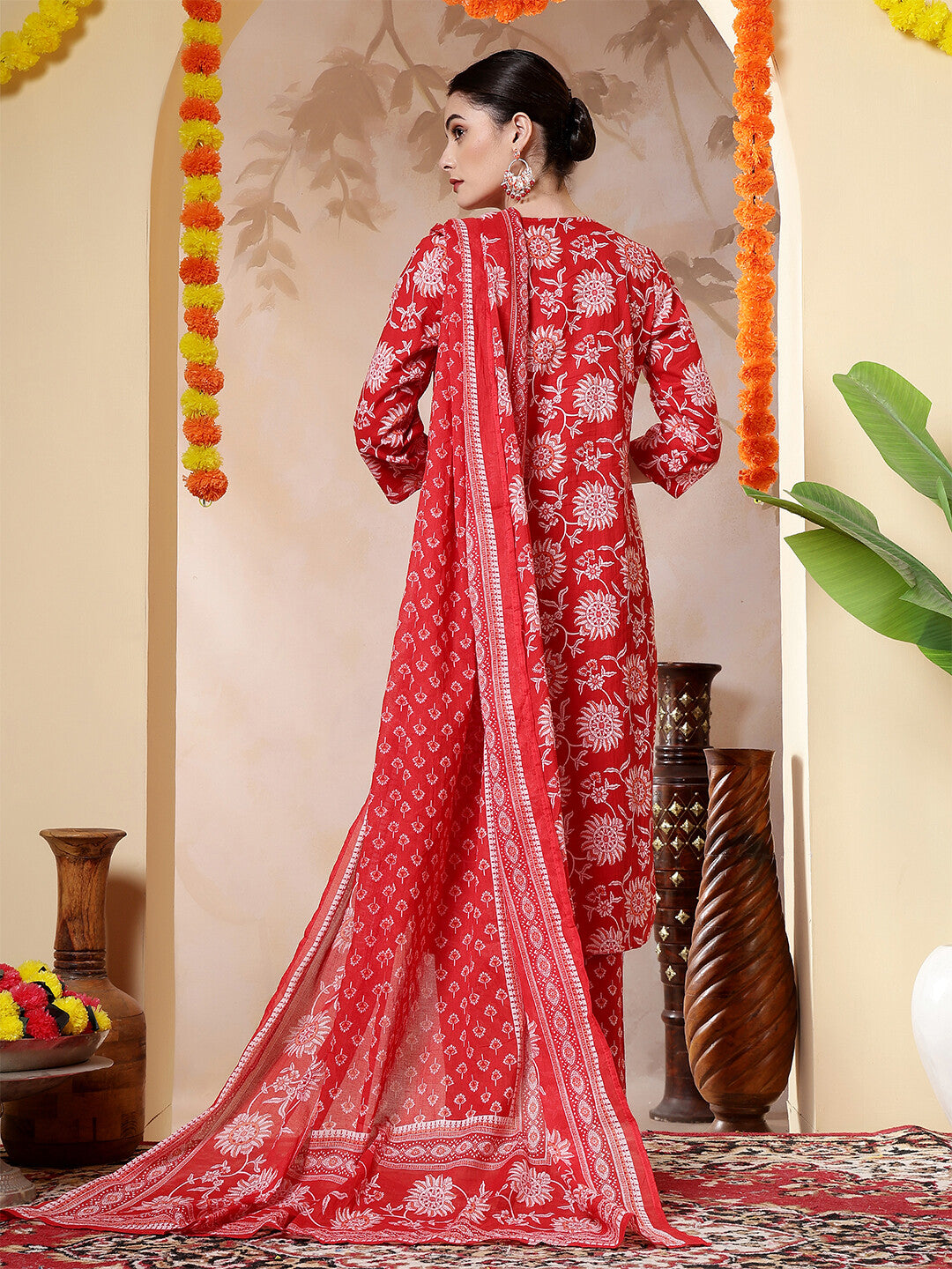 Floral Embroidered Straight Pure Cotton Kurta & Trousers Sets