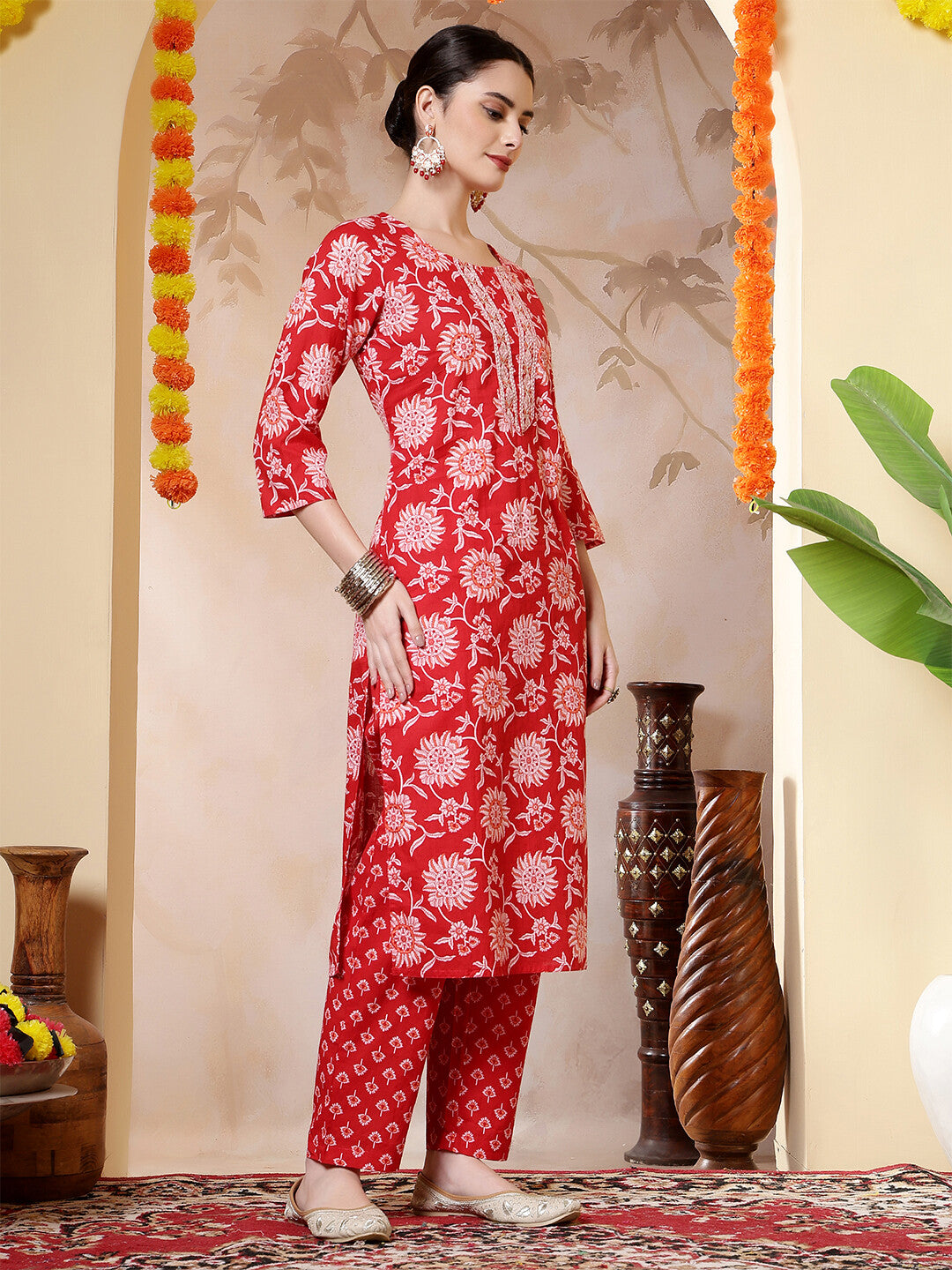 Floral Embroidered Straight Pure Cotton Kurta & Trousers Sets