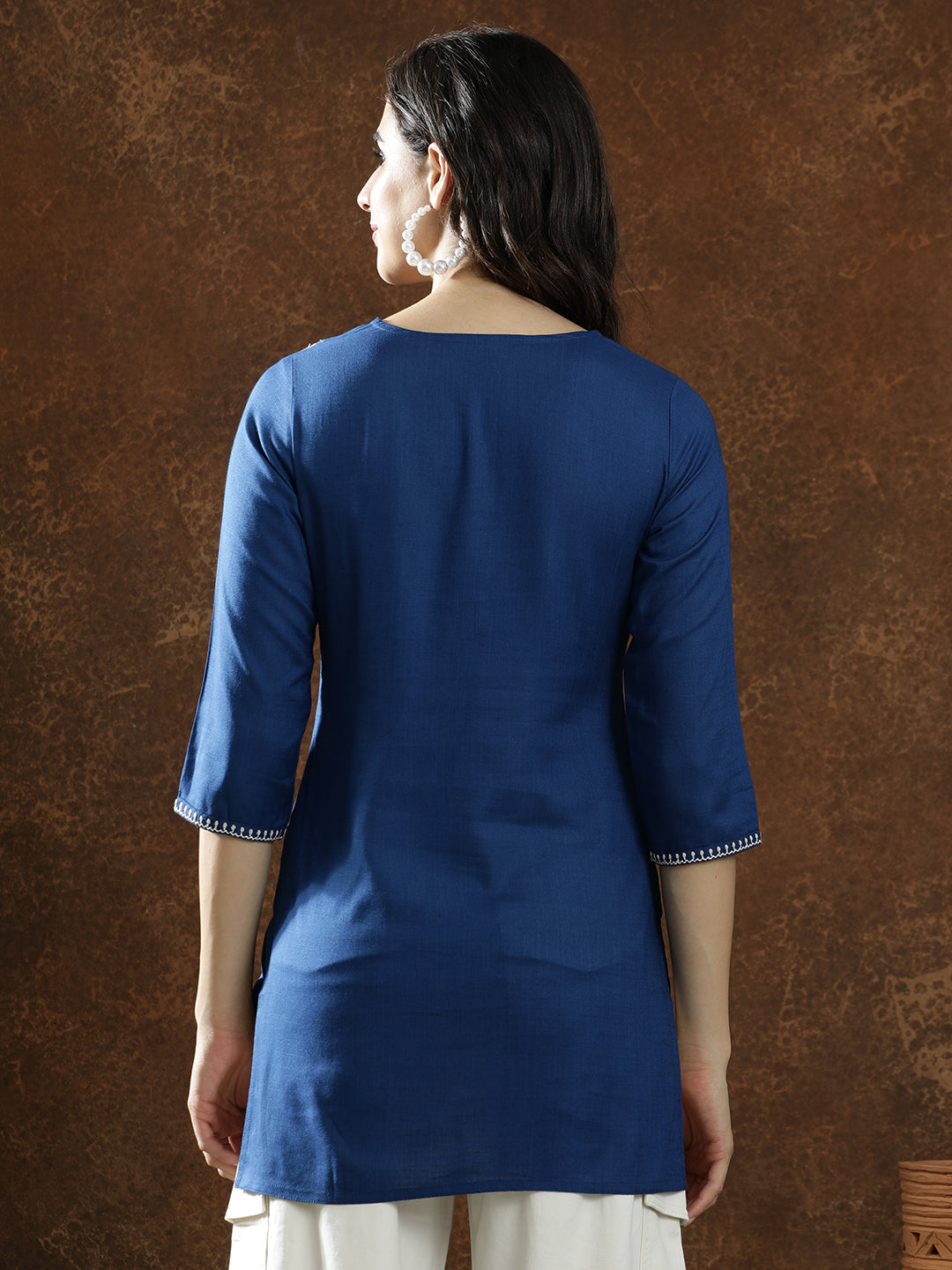 Floral Embroidered Straight Kurta