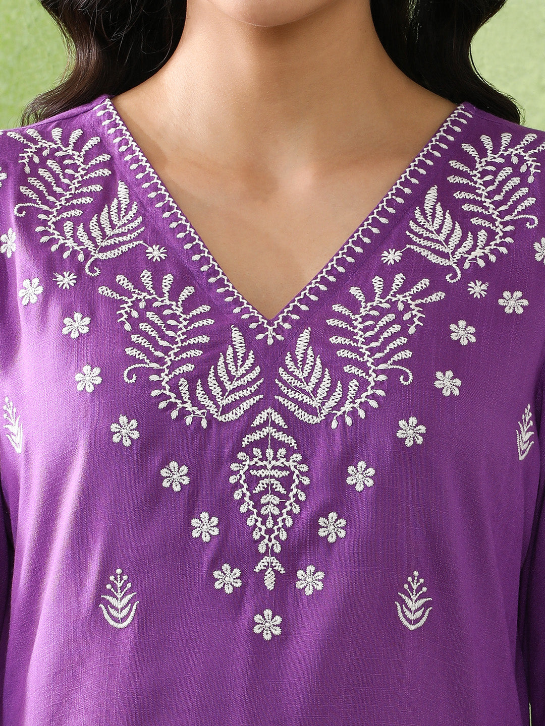 Floral Embroidered Straight Kurta
