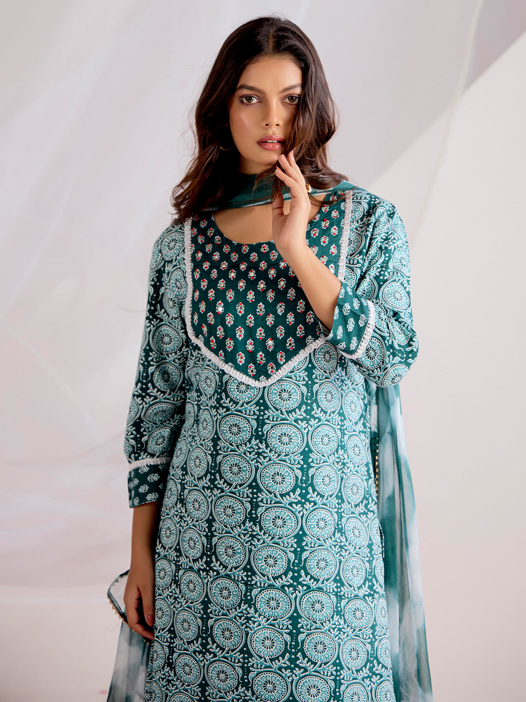 Ethnic Floral Printed Kurta Set With Tie-Dye Dupatta