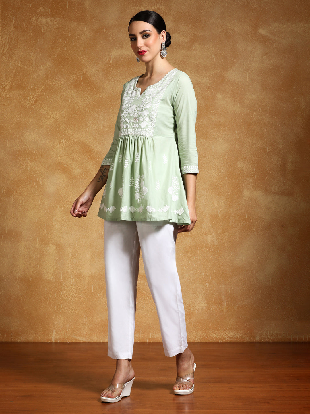 Women White Solid Regular Trousers