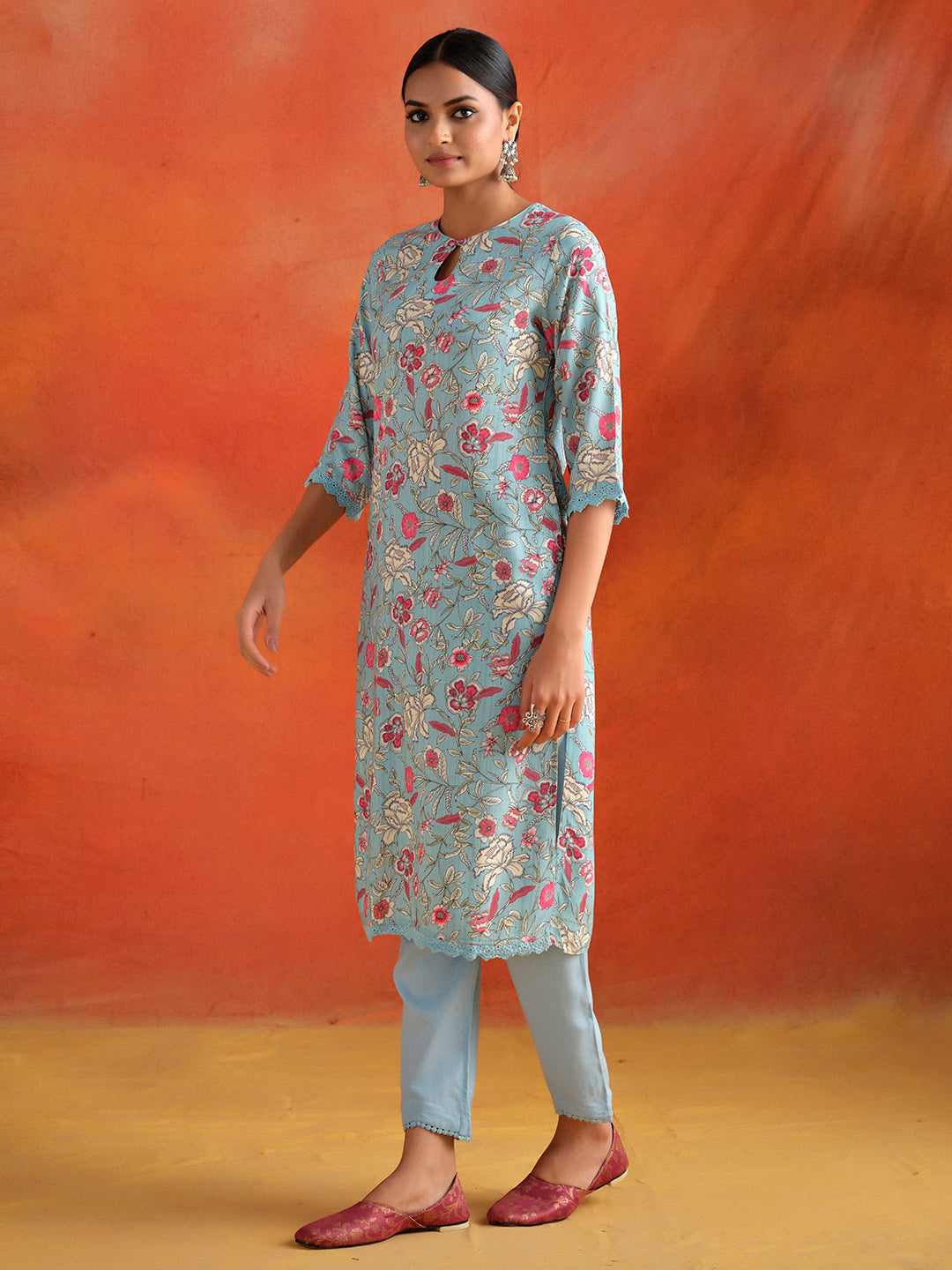 Blue Floral Printed Straight Kurta With Pants