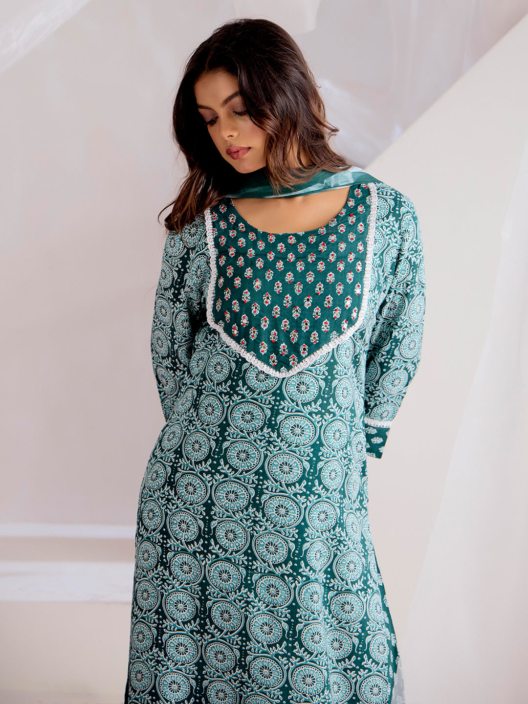 Ethnic Floral Printed Kurta Set With Tie-Dye Dupatta