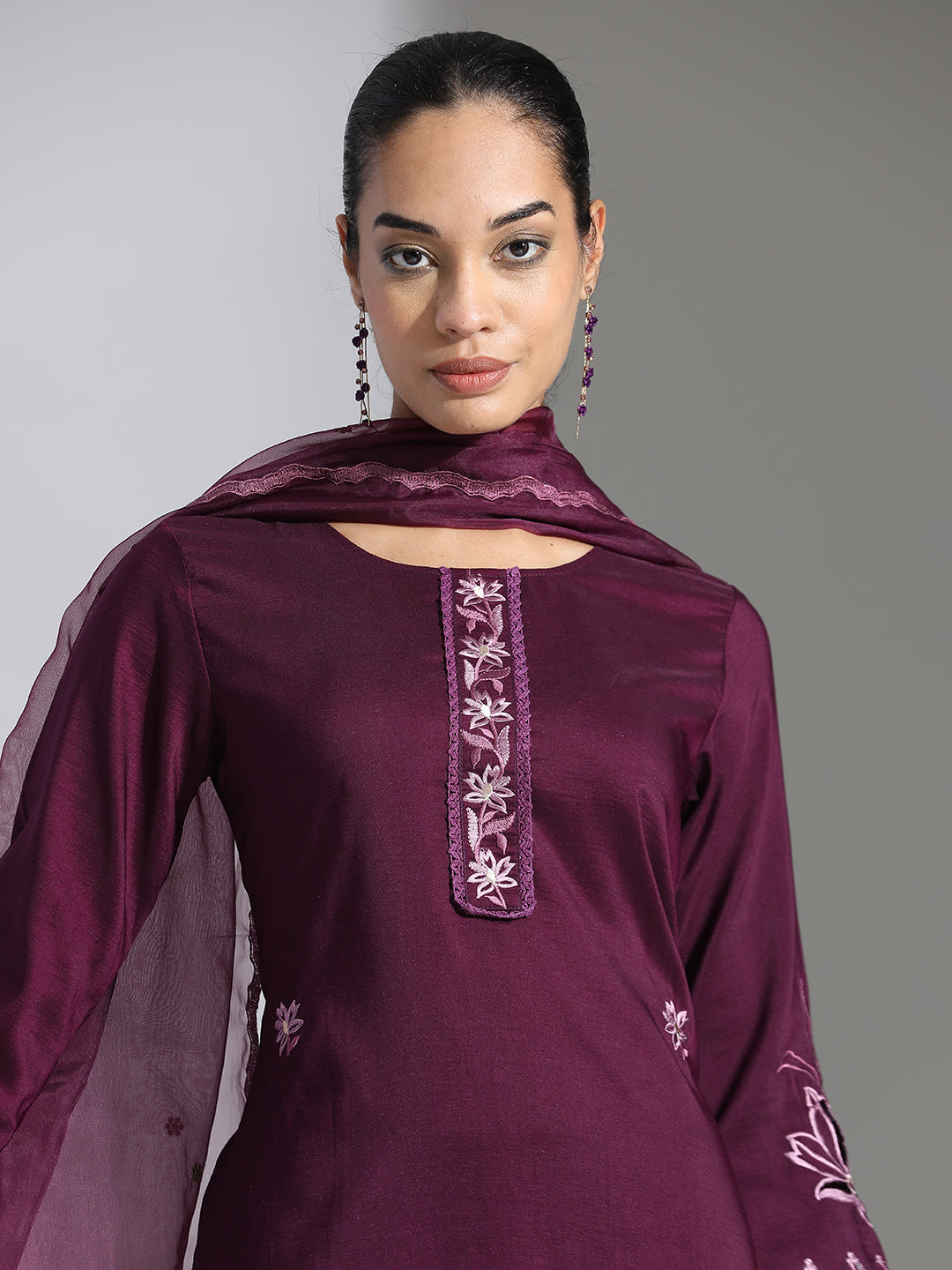 Purple Embroidered Silk Blend Kurta Set With Organza Dupatta