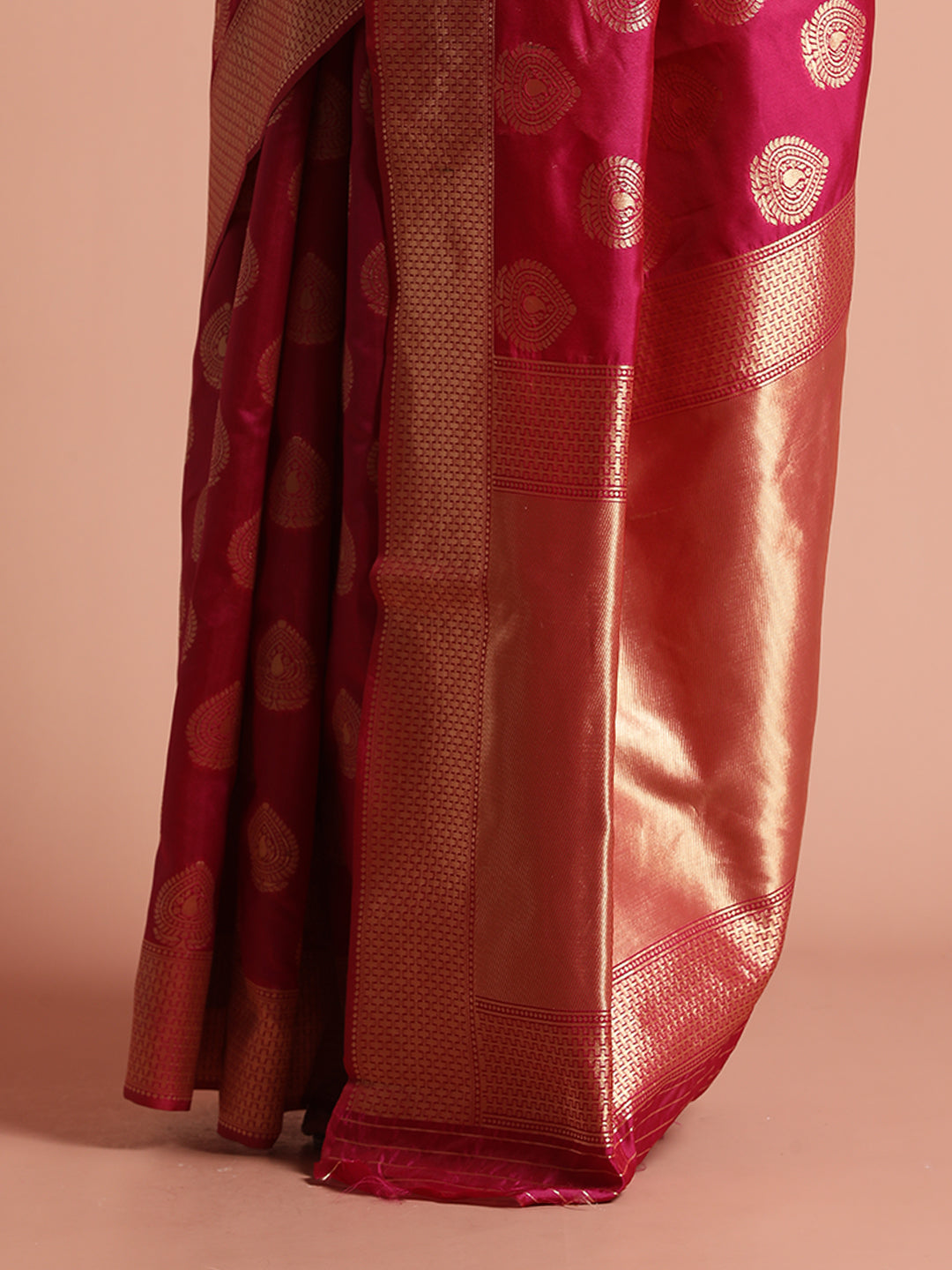 Magenta Zari Woven Design Silk Banarasi Saree