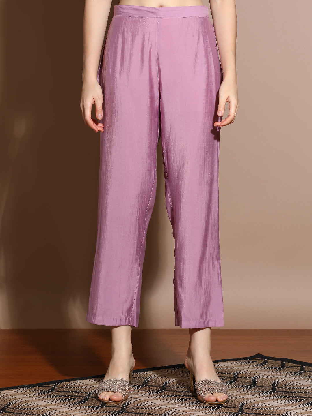 Pink Embroidered Silk Blend Kurta Set With Net Dupatta